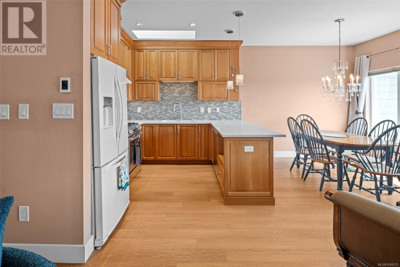 Photo 19 of 22 126 Hallowell Rd, View Royal BC