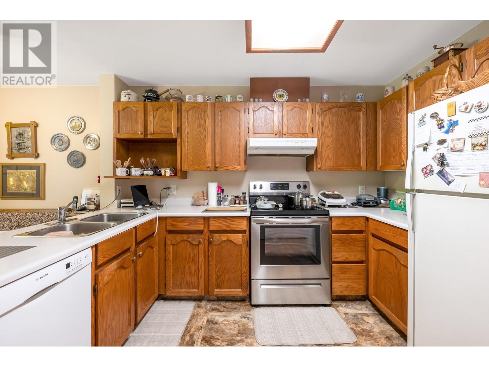 Photo 12 of 25 22308 124 Avenue, Maple Ridge BC