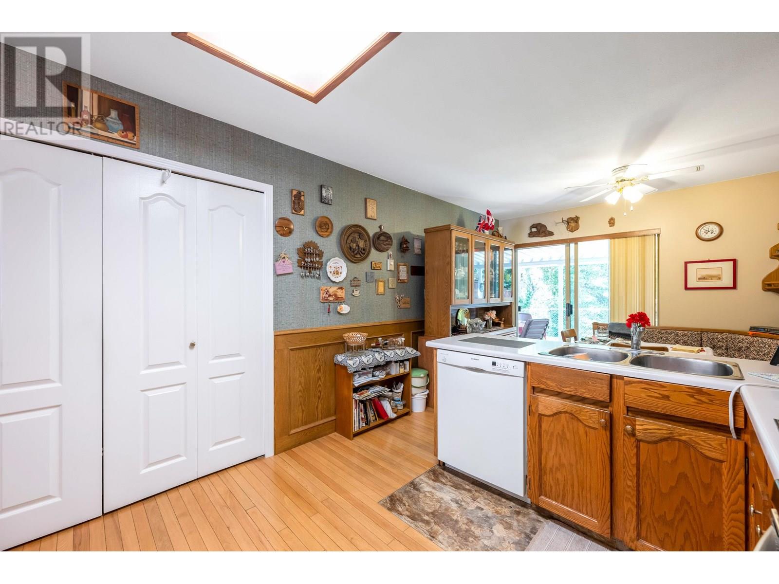 Photo 13 of 25 22308 124 Avenue, Maple Ridge BC