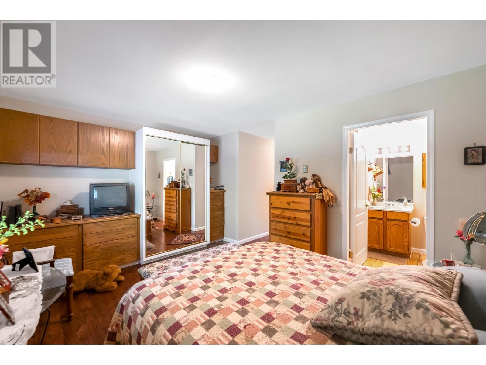 Photo 19 of 25 22308 124 Avenue, Maple Ridge BC