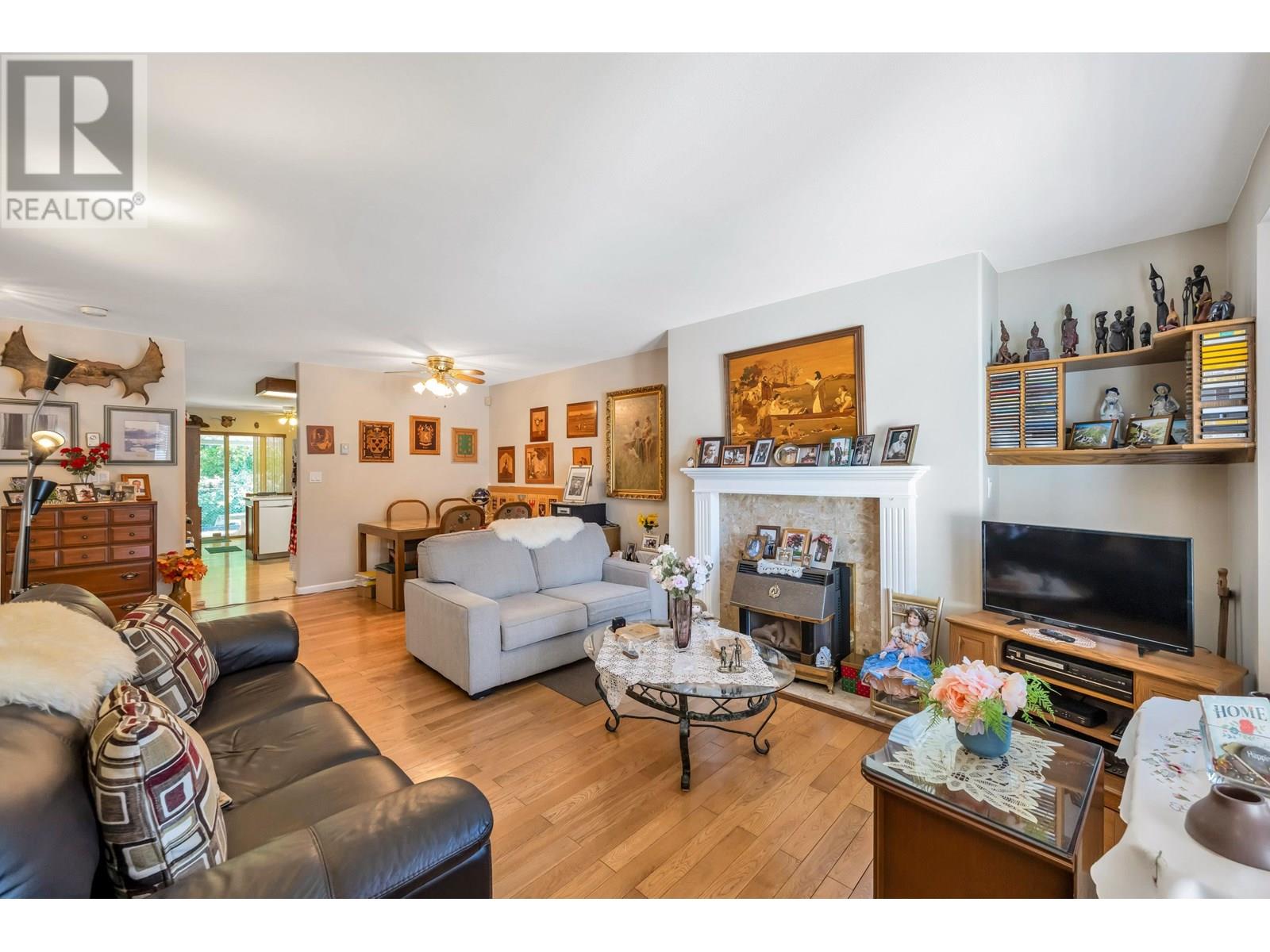 Photo 7 of 25 22308 124 Avenue, Maple Ridge BC