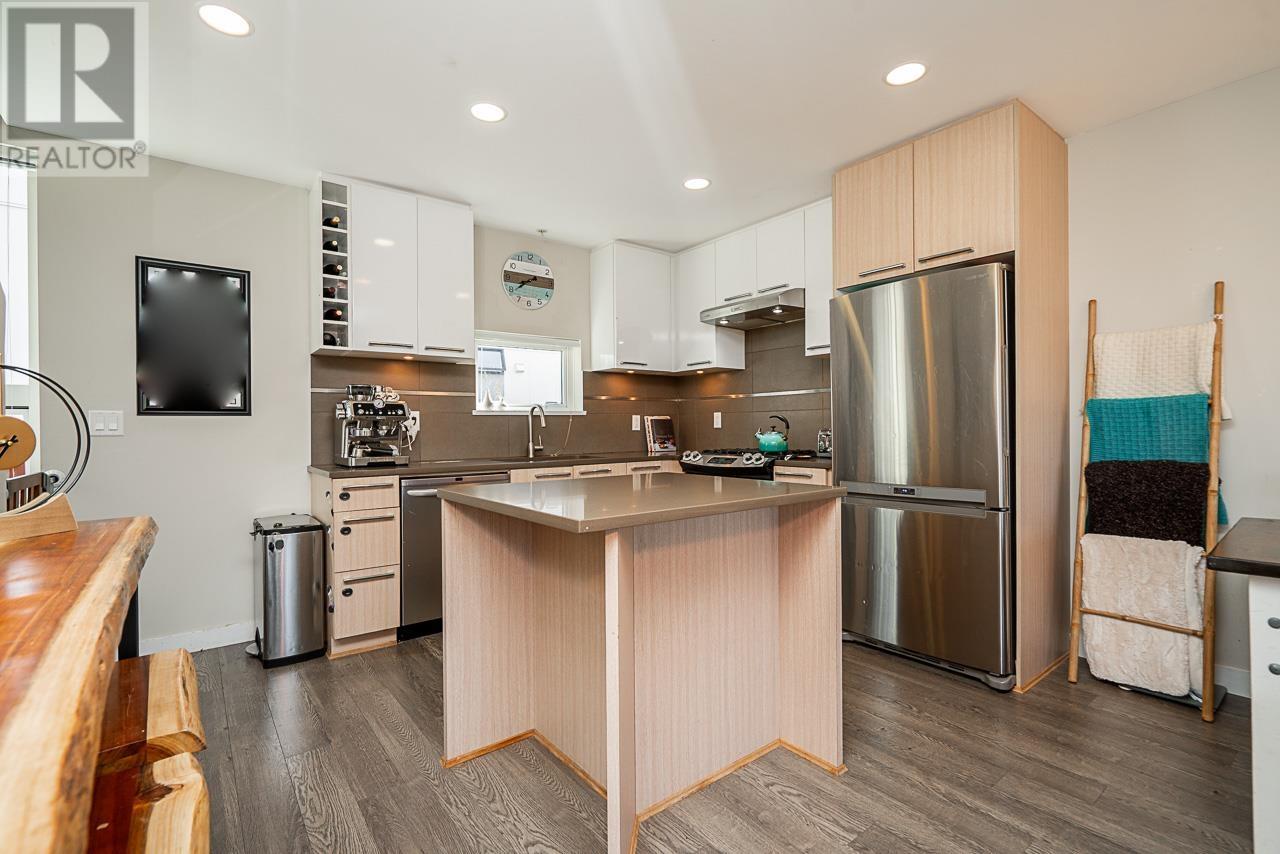 Photo 11 of 306 9350 University High Street, Burnaby BC