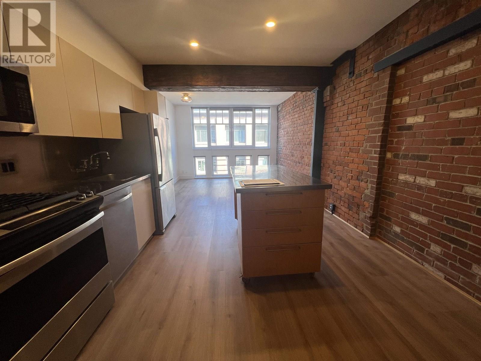 Photo 6 of 3 Xx 1072 Hamilton Street, Vancouver BC