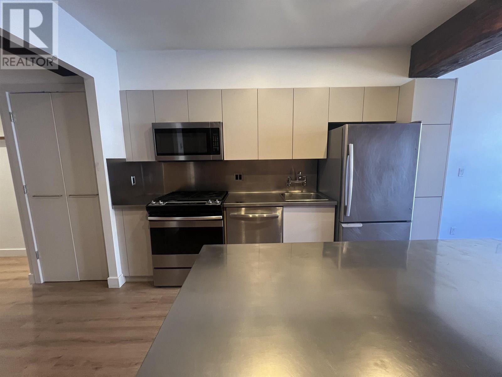 Photo 9 of 3 Xx 1072 Hamilton Street, Vancouver BC
