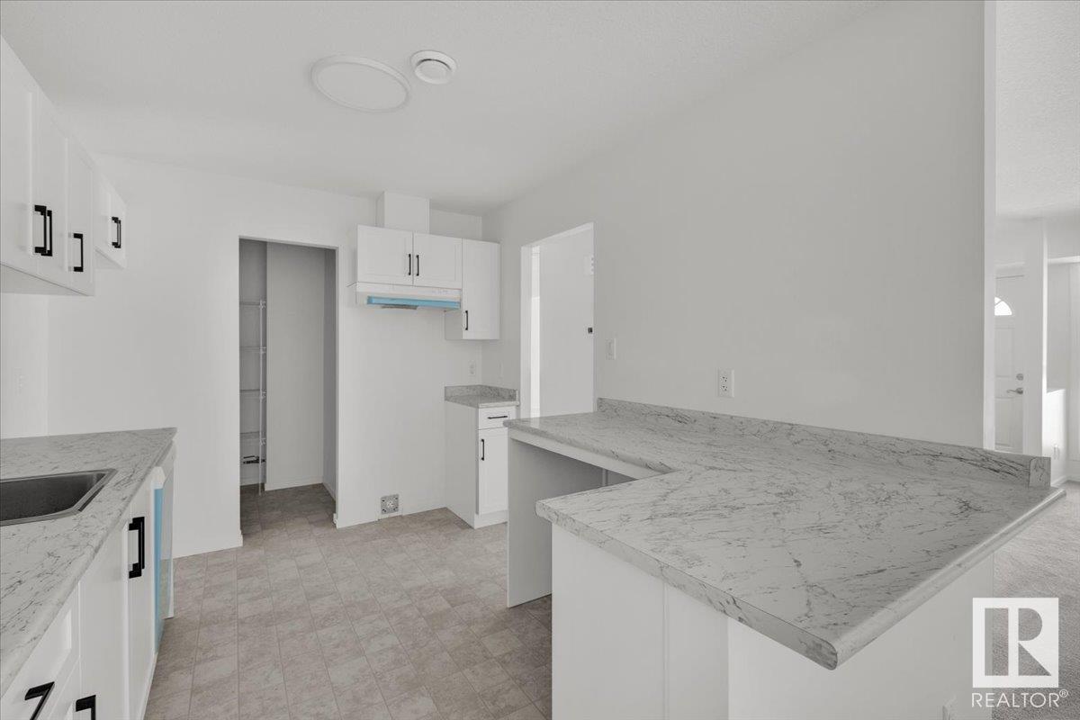 Photo 33 of 23 3111 142 Av Nw, Edmonton AB