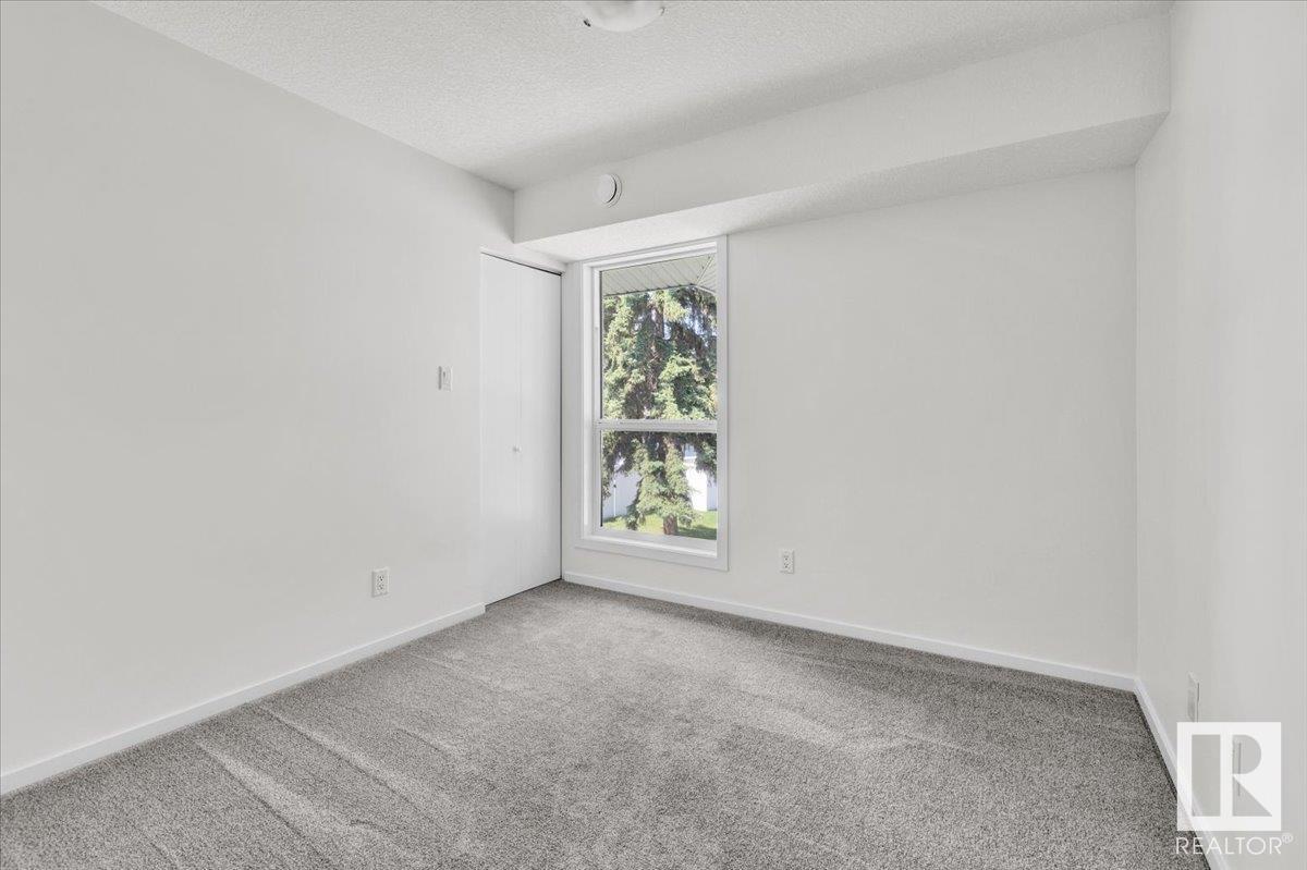 Photo 3 of 23 3111 142 Av Nw, Edmonton AB