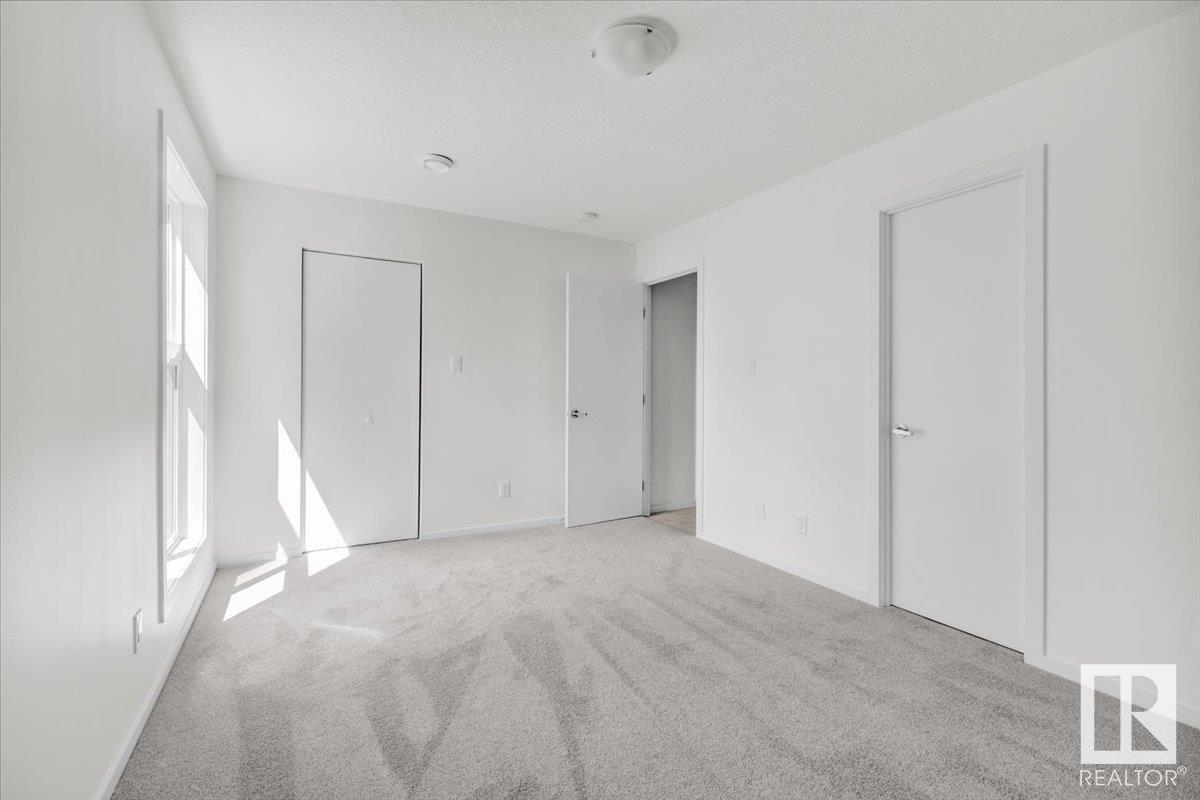 Photo 7 of 23 3111 142 Av Nw, Edmonton AB
