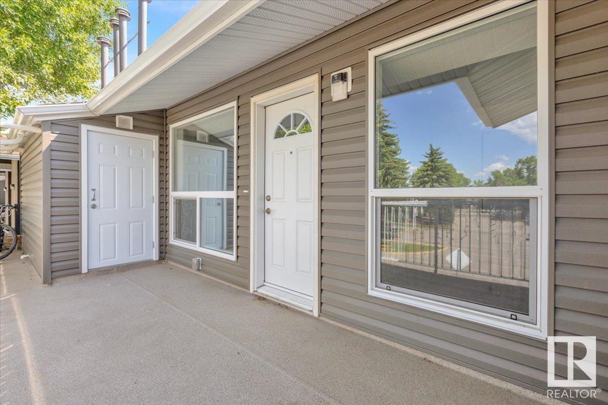 Photo 10 of 23 3111 142 Av Nw, Edmonton AB