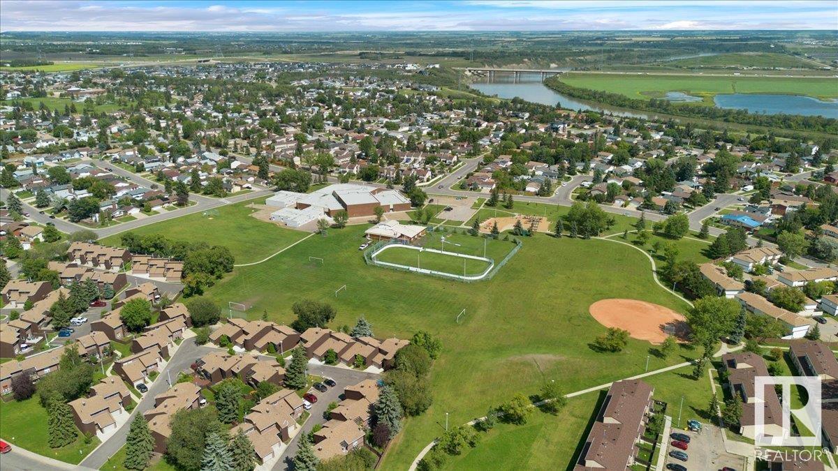 Photo 11 of 23 3111 142 Av Nw, Edmonton AB
