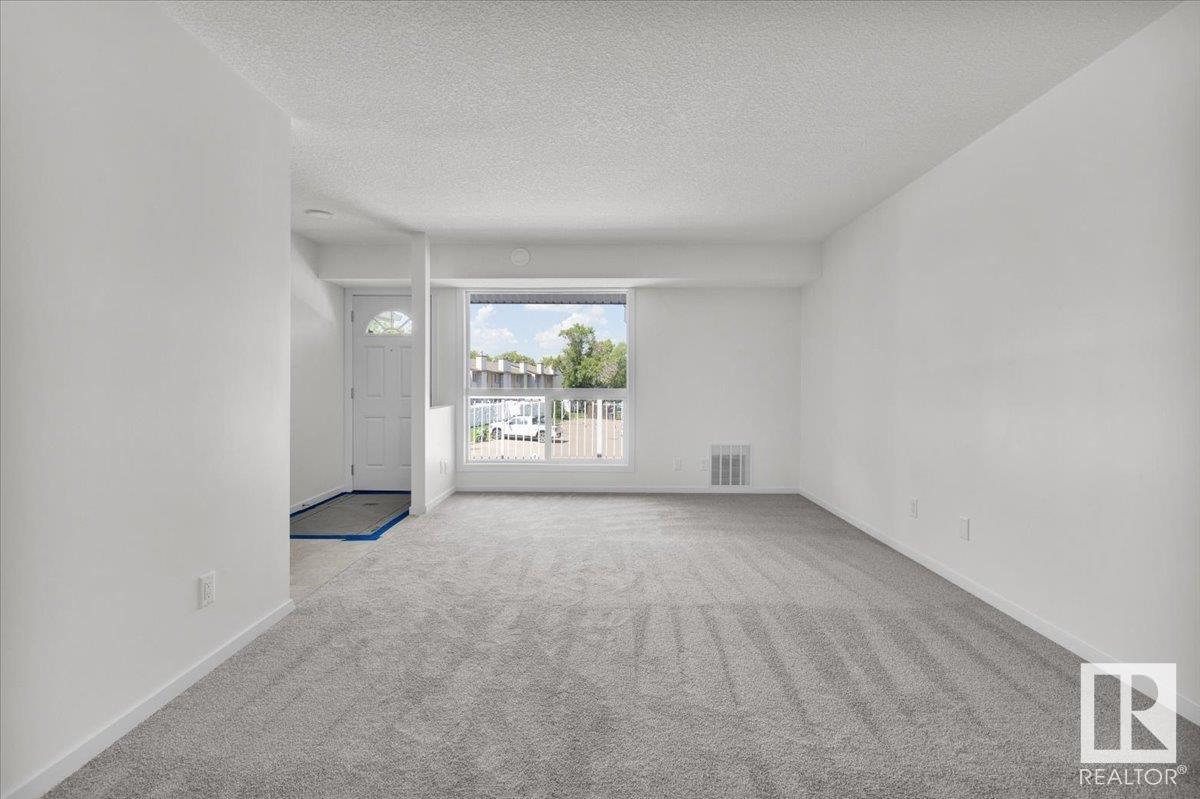 Photo 19 of 23 3111 142 Av Nw, Edmonton AB