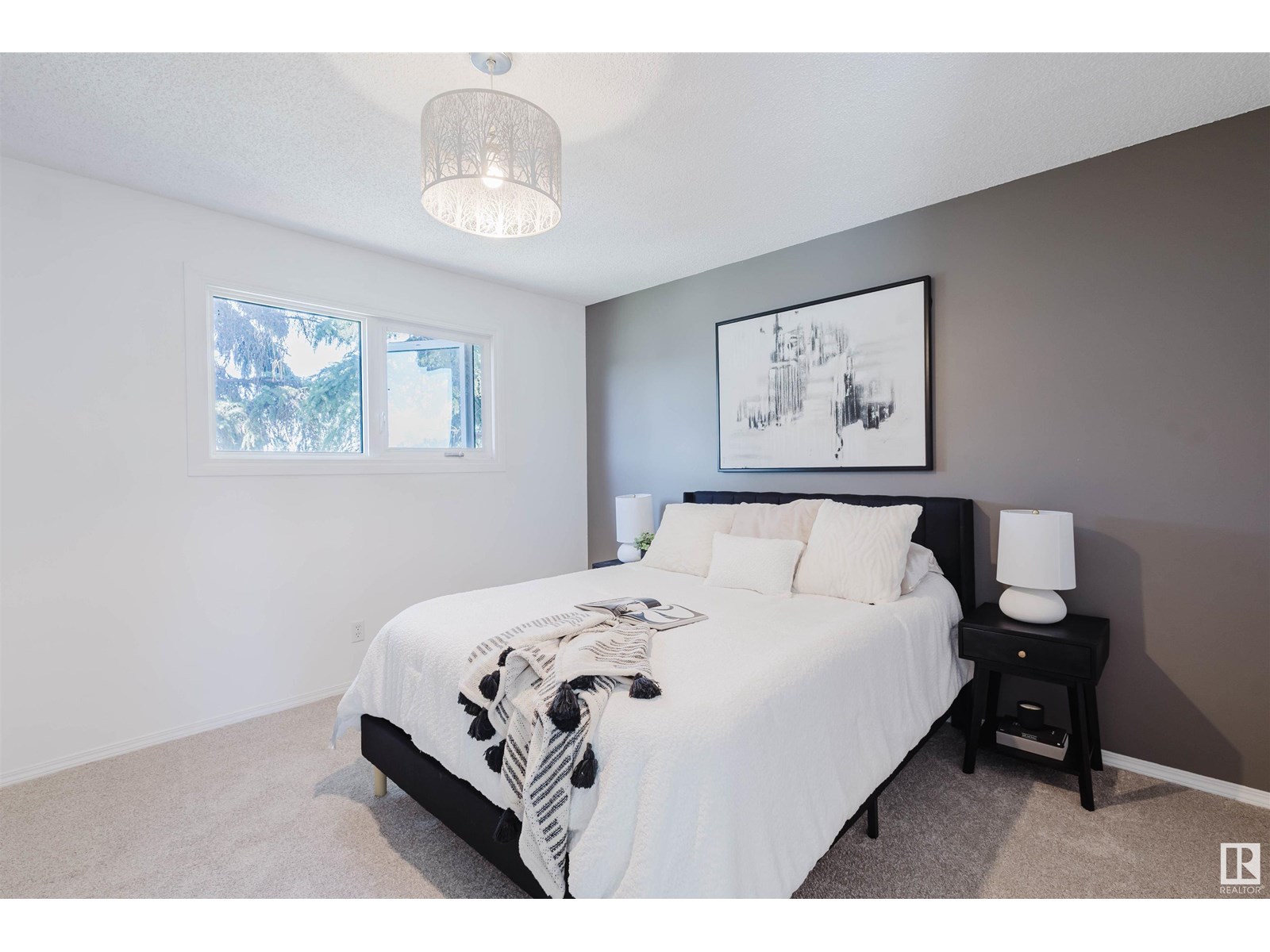 Photo 2 of 7515 184 St Nw, Edmonton AB