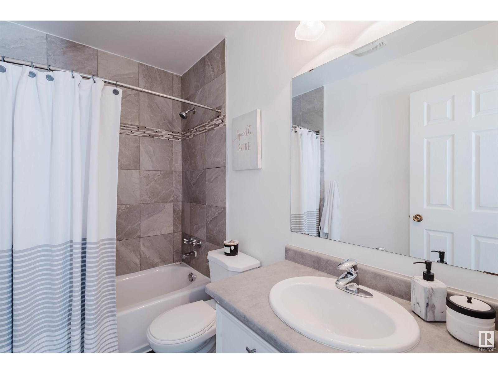 Photo 8 of 7515 184 St Nw, Edmonton AB