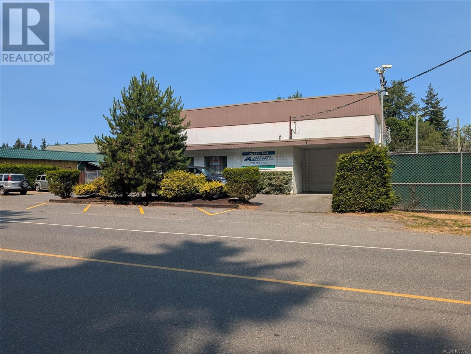 Photo 1 of 253 Fern Rd, Qualicum Beach BC