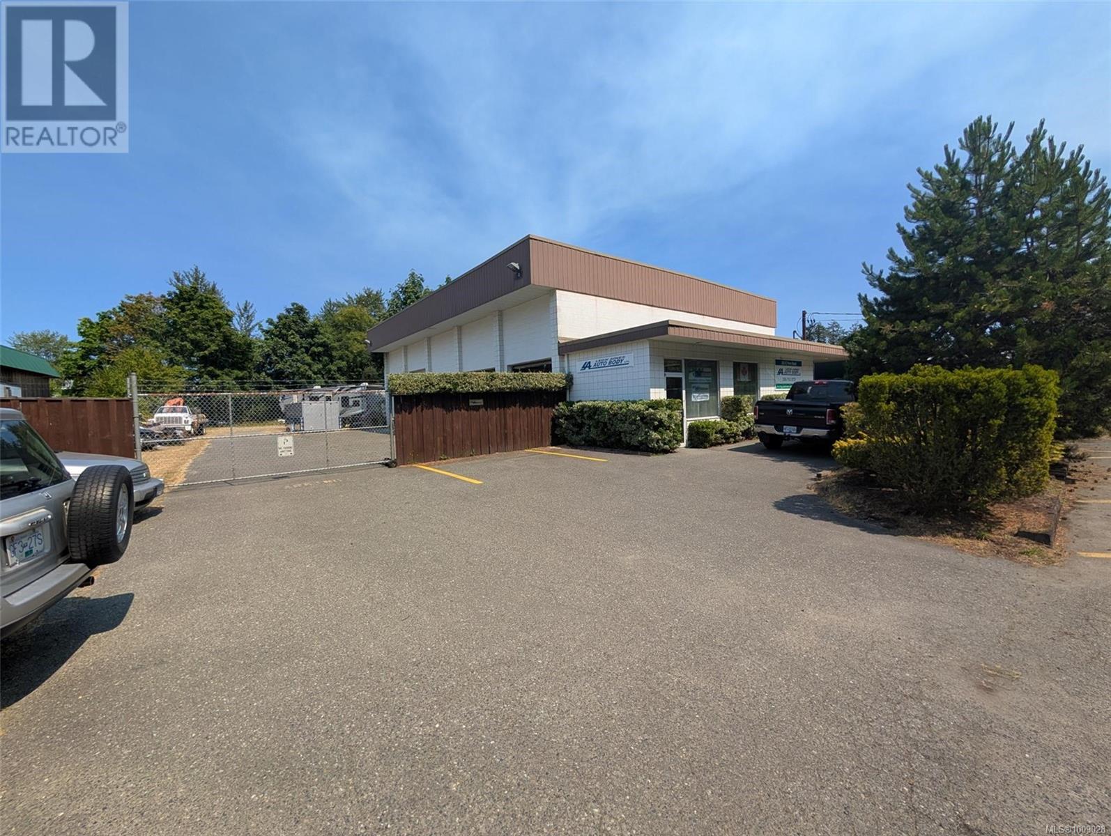 Photo 25 of 253 Fern Rd, Qualicum Beach BC