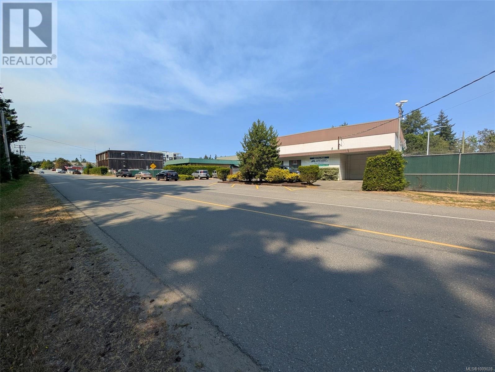 Photo 4 of 253 Fern Rd, Qualicum Beach BC