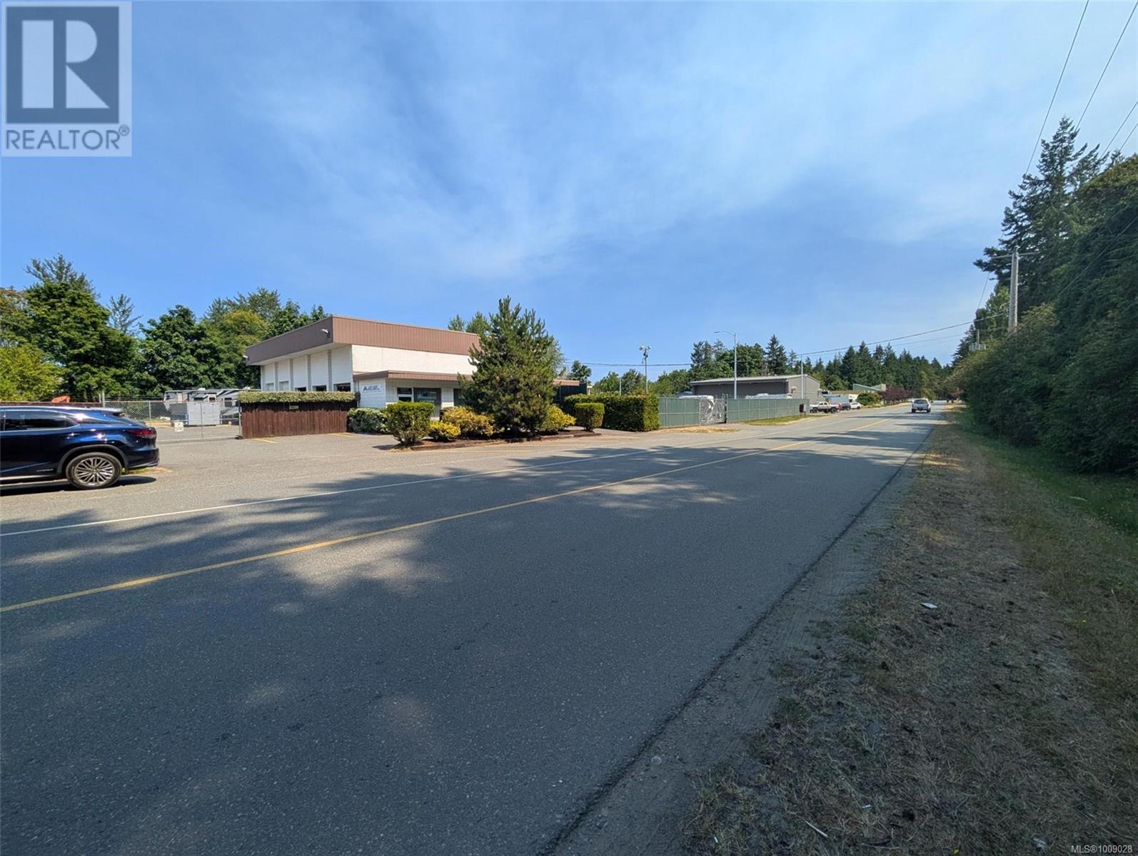 Photo 5 of 253 Fern Rd, Qualicum Beach BC