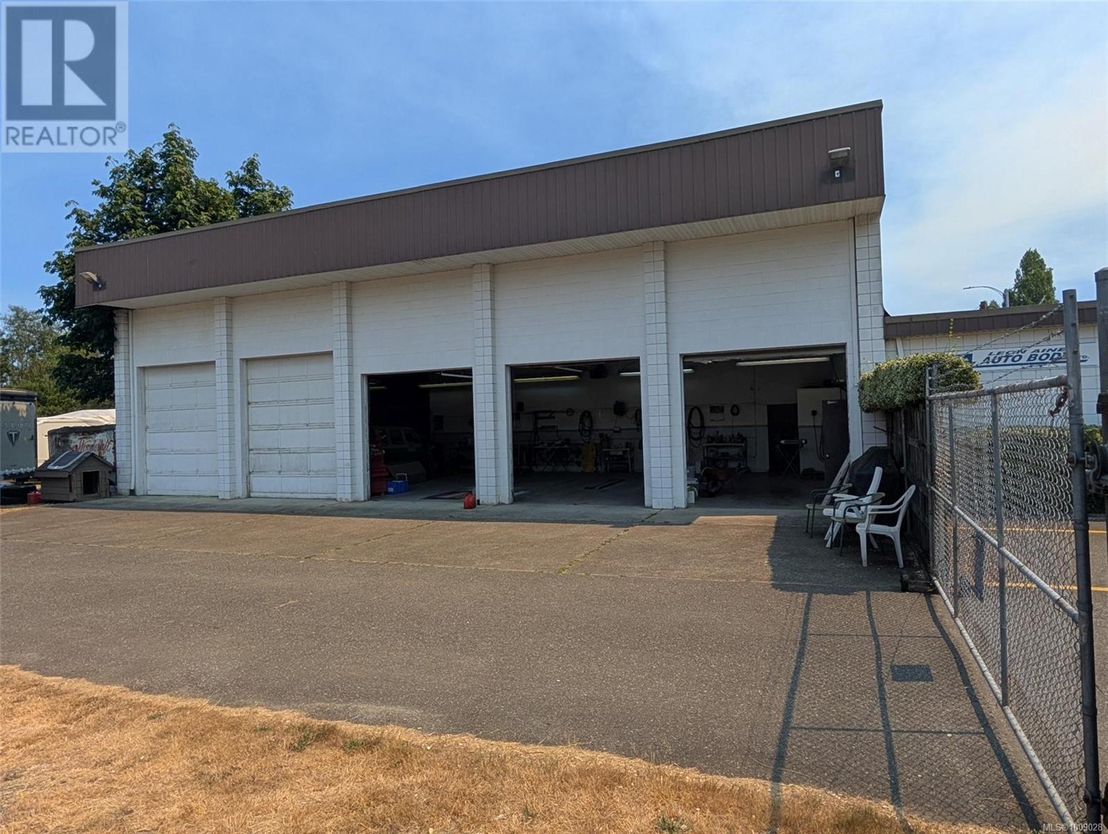 Photo 7 of 253 Fern Rd, Qualicum Beach BC