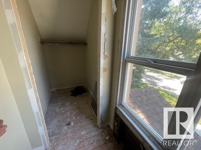 Photo 9 of 11721 94 St Nw, Edmonton AB