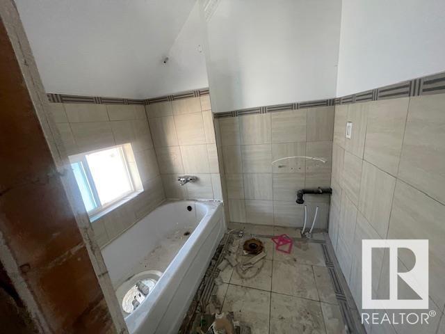 Photo 4 of 11721 94 St Nw, Edmonton AB