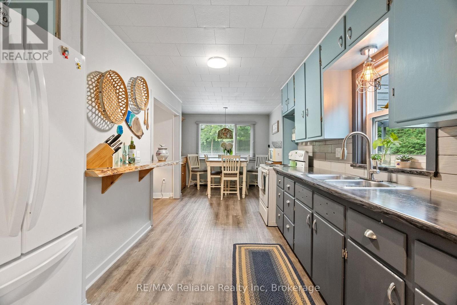 Photo 12 of 28 Catherine Street, Bluewater ON