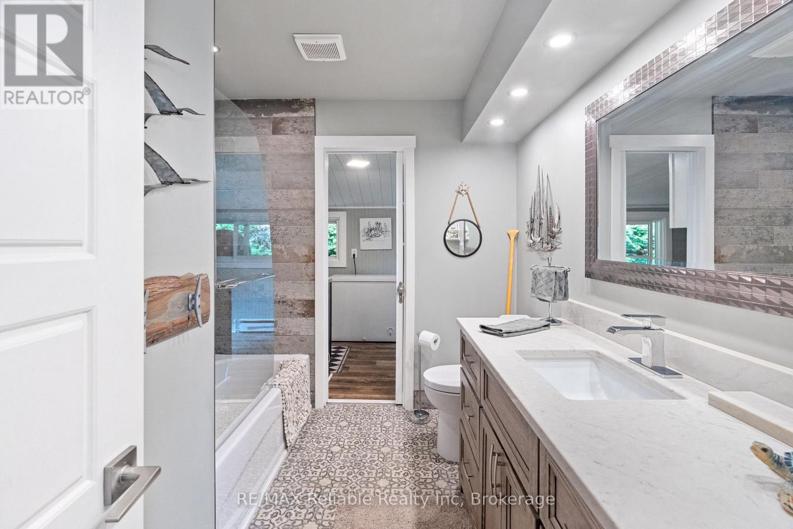 Photo 14 of 28 Catherine Street, Bluewater ON