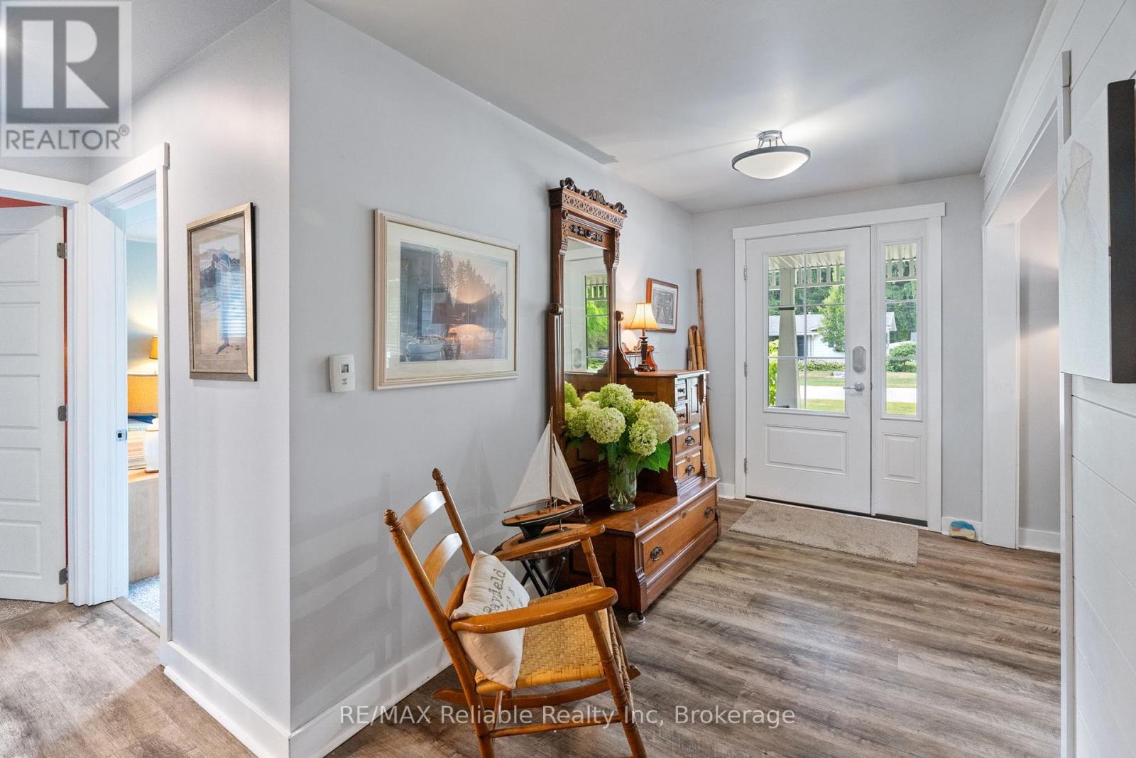 Photo 7 of 28 Catherine Street, Bluewater ON