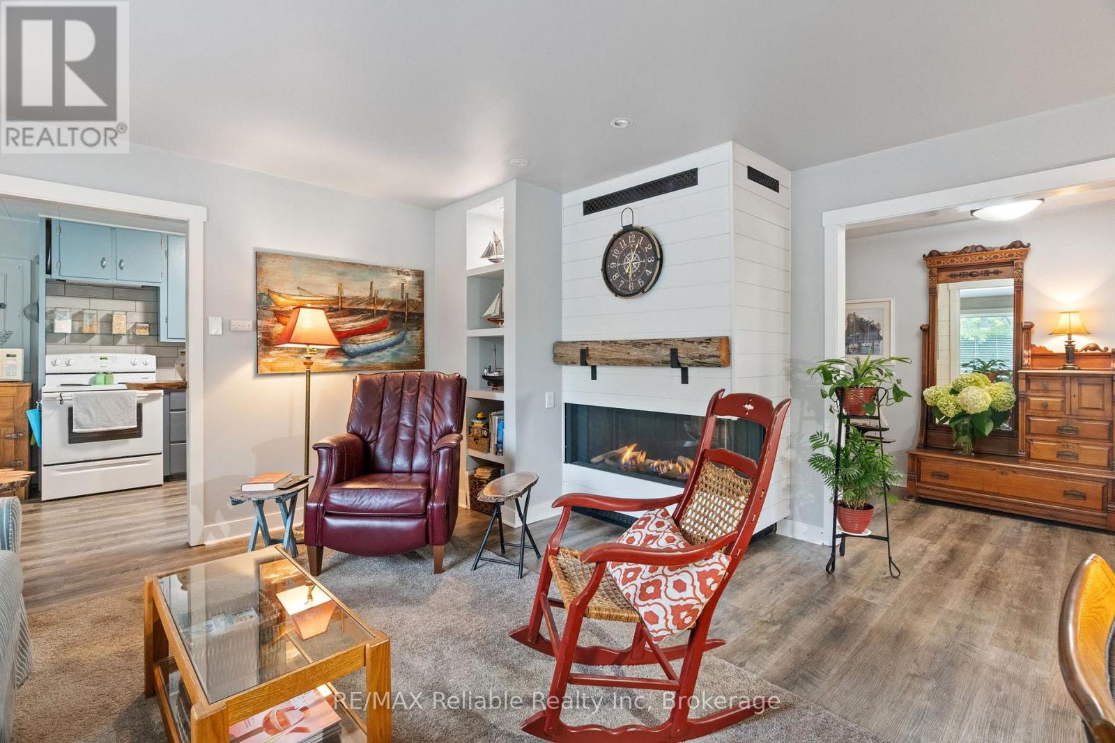 Photo 8 of 28 Catherine Street, Bluewater ON