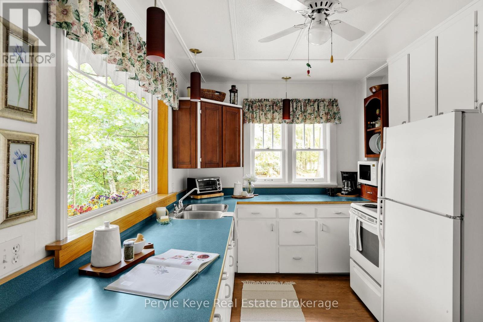 Photo 16 of 136 Deer Lake Road, Huntsville ON