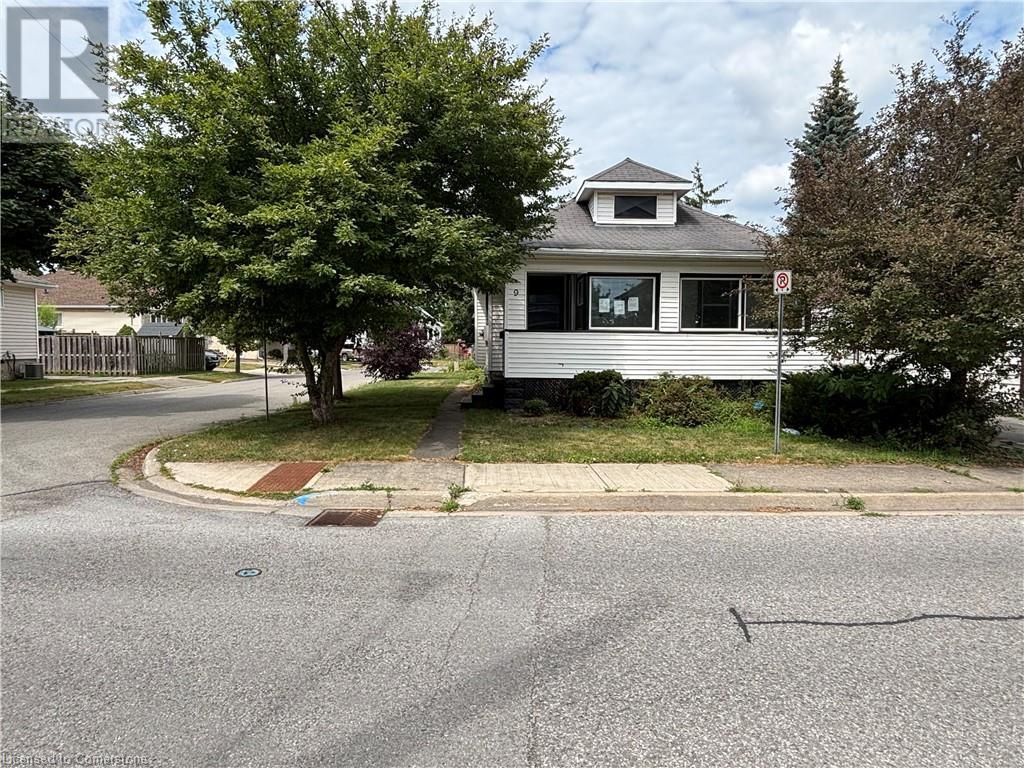 Photo 5 of 9 Grantham Avenue S, St Catharines ON