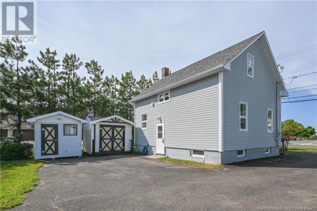 Photo 5 of 225 De Leglise Avenue, Shippagan NB