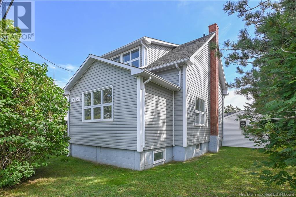 Photo 7 of 225 De Leglise Avenue, Shippagan NB