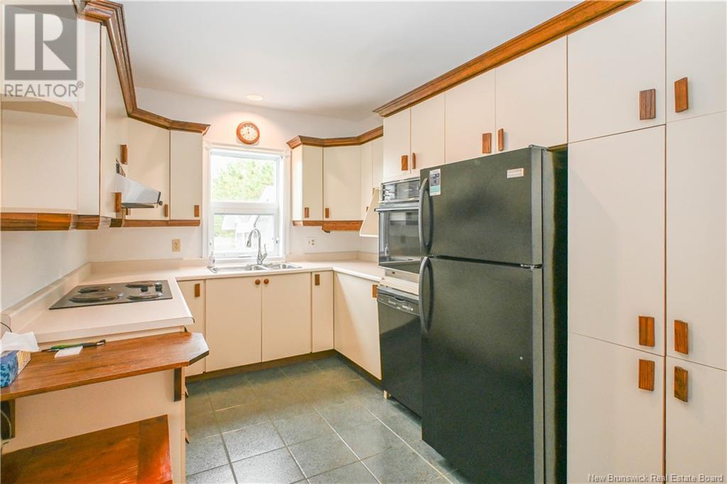 Photo 16 of 225 De Leglise Avenue, Shippagan NB