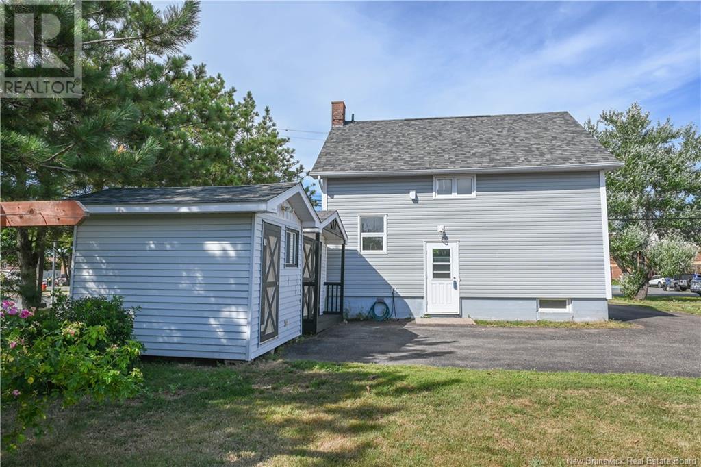 Photo 4 of 225 De Leglise Avenue, Shippagan NB