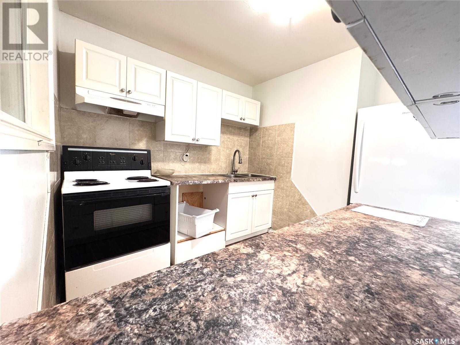 Photo 11 of 518 U Avenue S, Saskatoon SK
