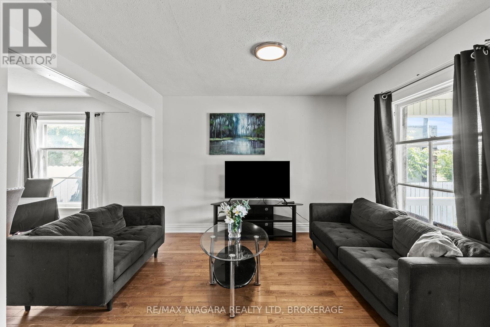 Photo 10 of 4515 Ferguson Street, Niagara Falls ON