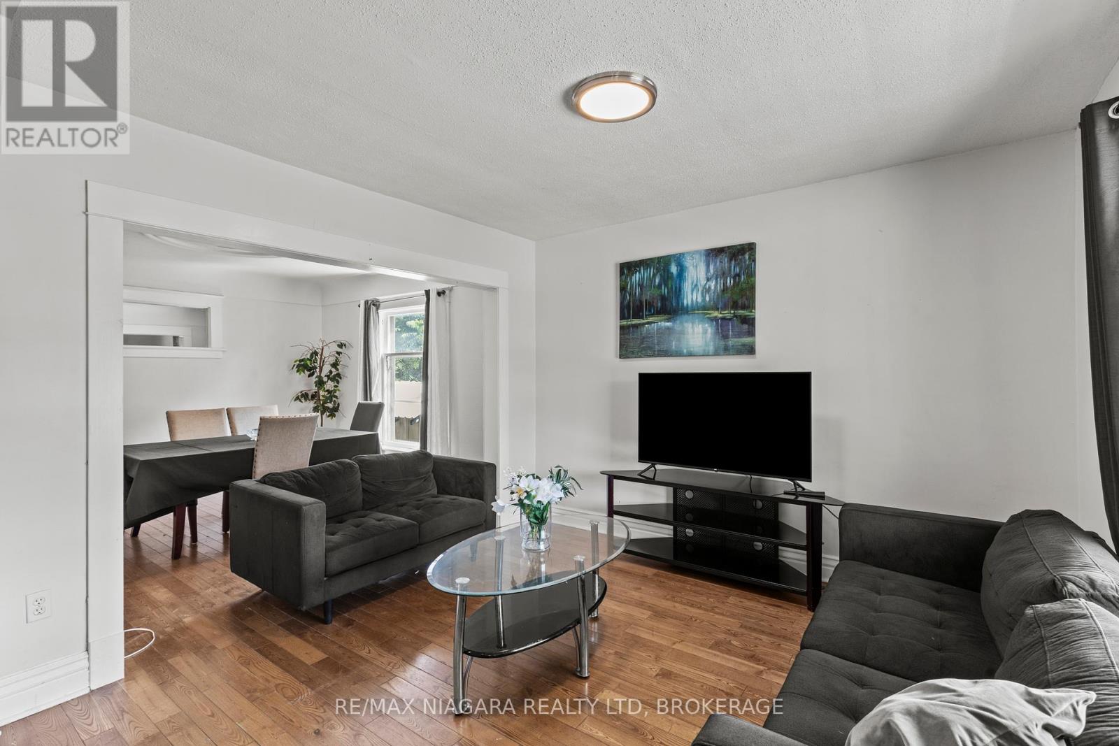 Photo 11 of 4515 Ferguson Street, Niagara Falls ON