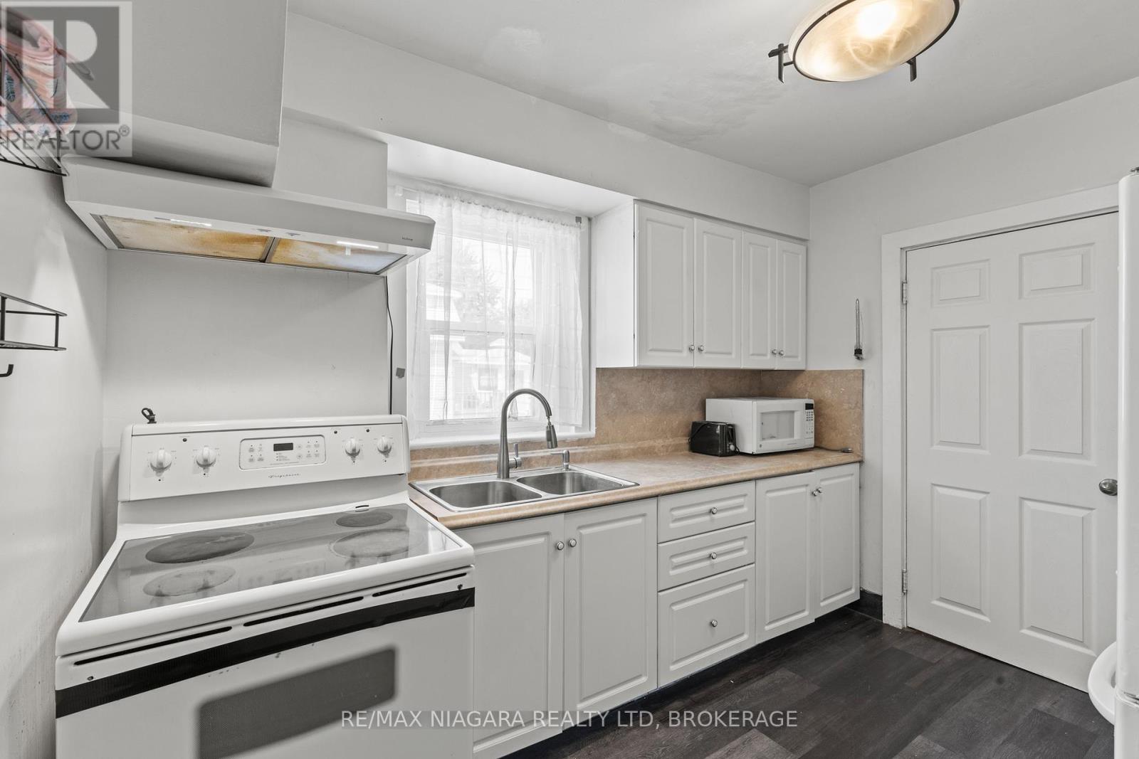 Photo 13 of 4515 Ferguson Street, Niagara Falls ON