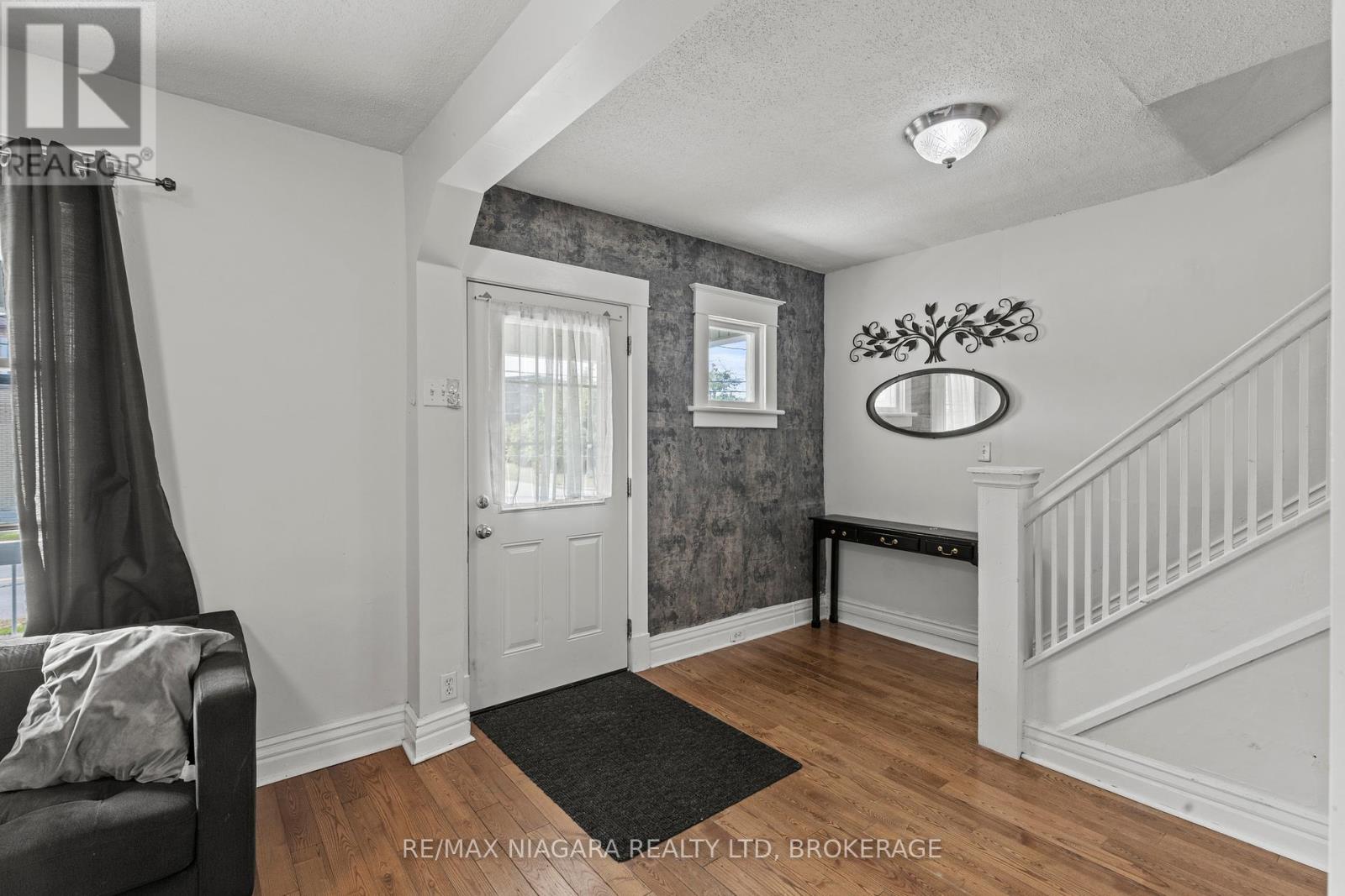 Photo 6 of 4515 Ferguson Street, Niagara Falls ON