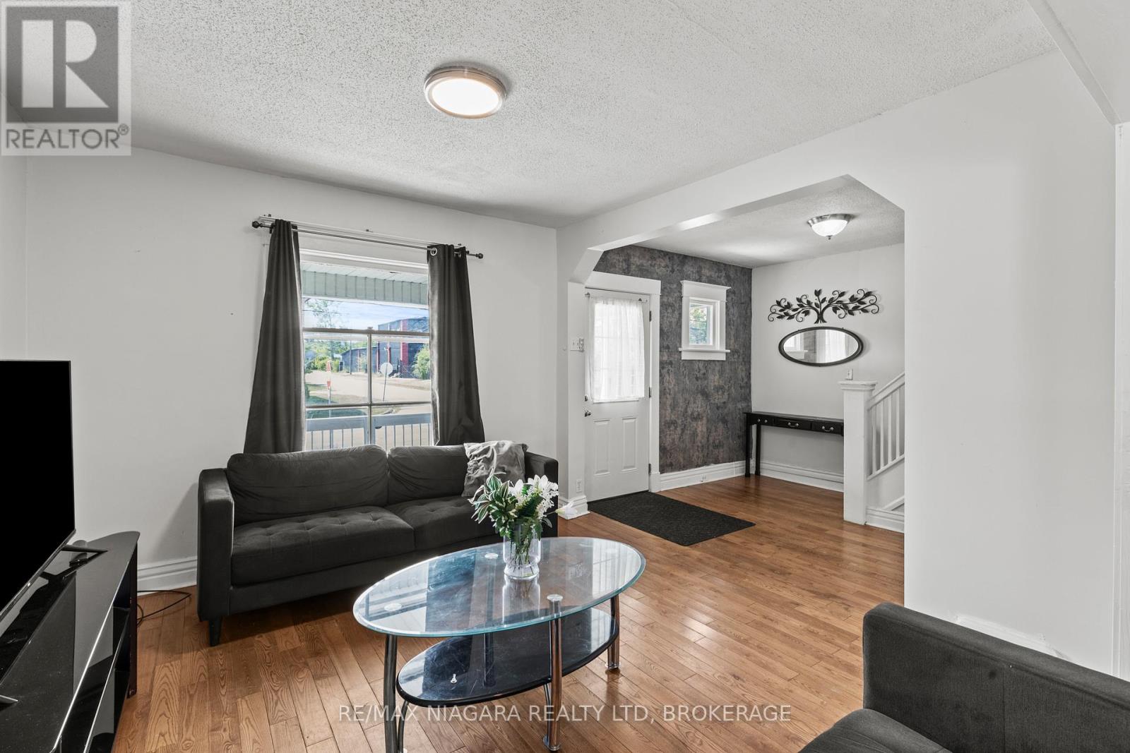 Photo 8 of 4515 Ferguson Street, Niagara Falls ON