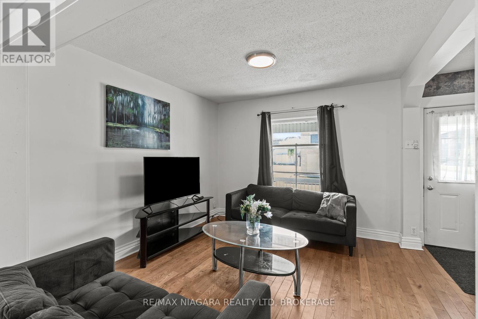 Photo 9 of 4515 Ferguson Street, Niagara Falls ON