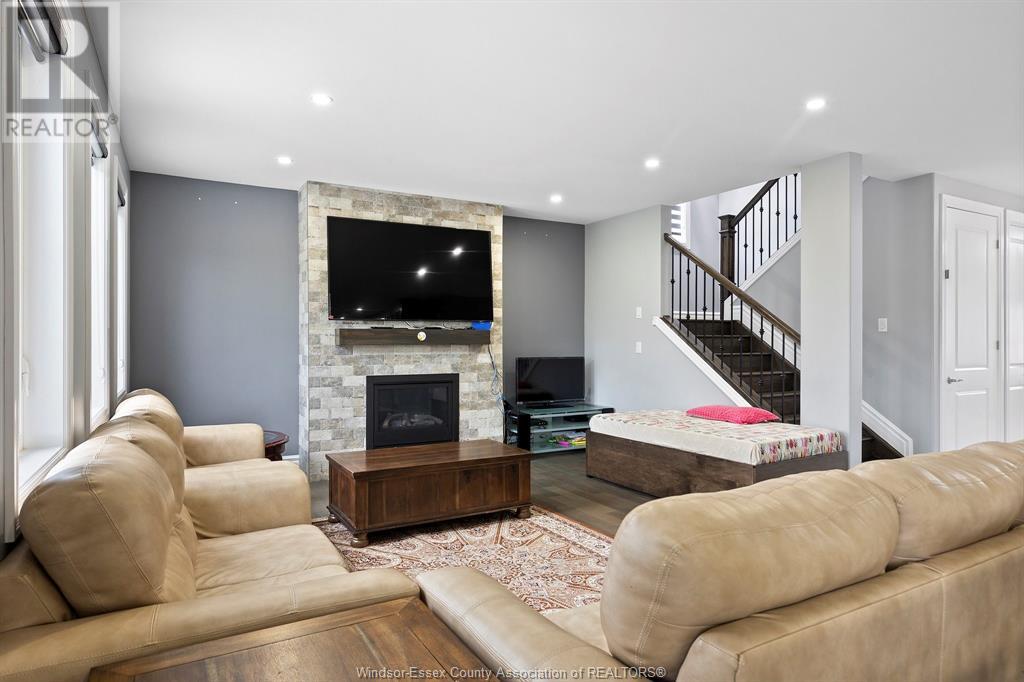 Photo 11 of 1436 Mullins Drive, Lakeshore ON