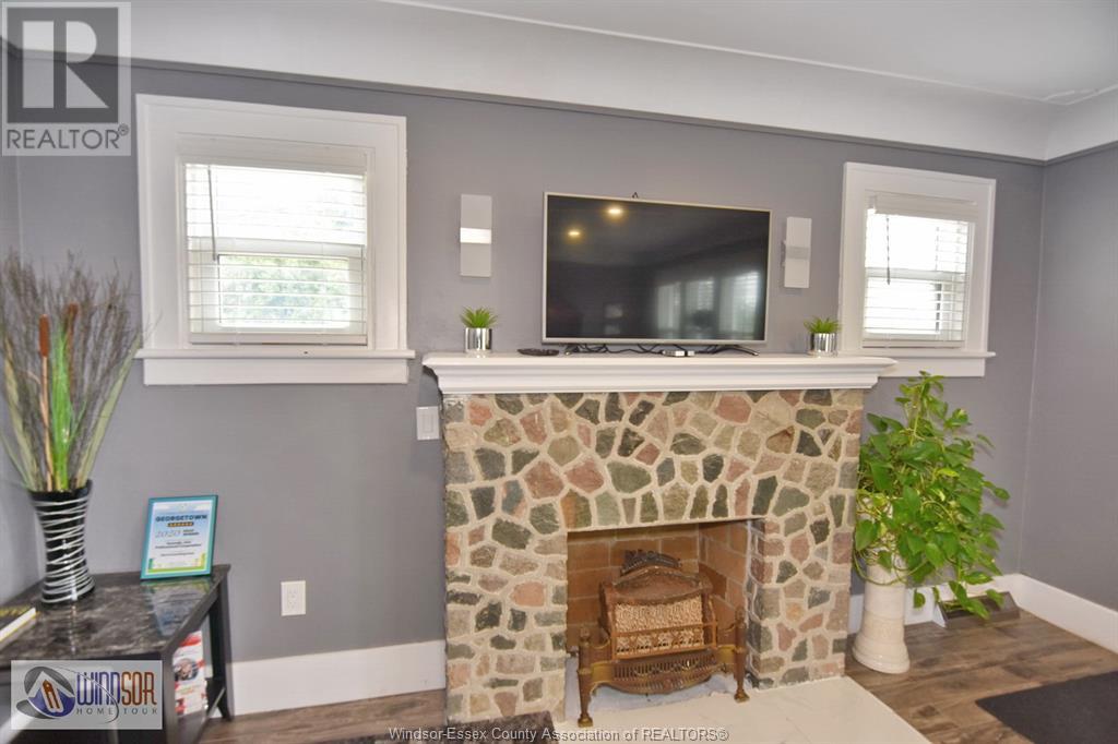 Photo 16 of 4590 Walker, Windsor ON