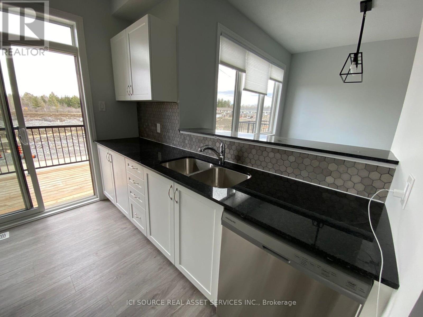 Photo 23 of 2064 Leinster Circle, Ottawa ON