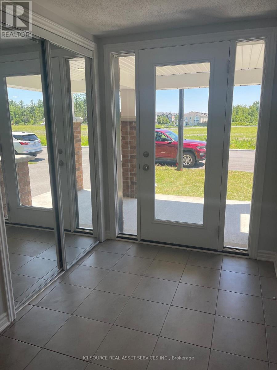 Photo 4 of 2064 Leinster Circle, Ottawa ON