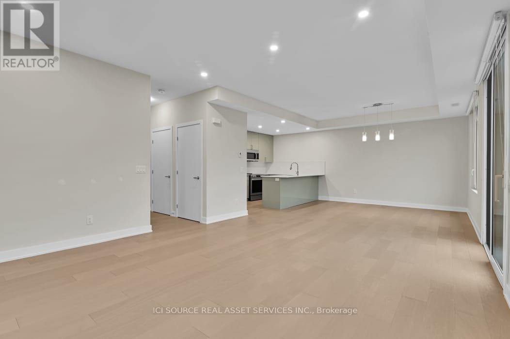 Photo 10 of E 4 Victor Street, Ottawa ON