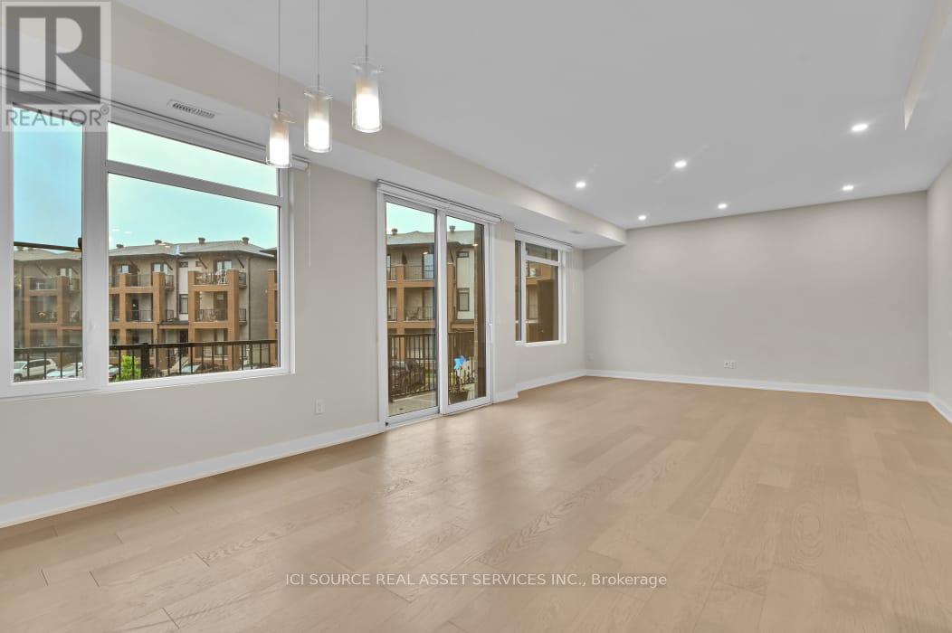 Photo 12 of E 4 Victor Street, Ottawa ON