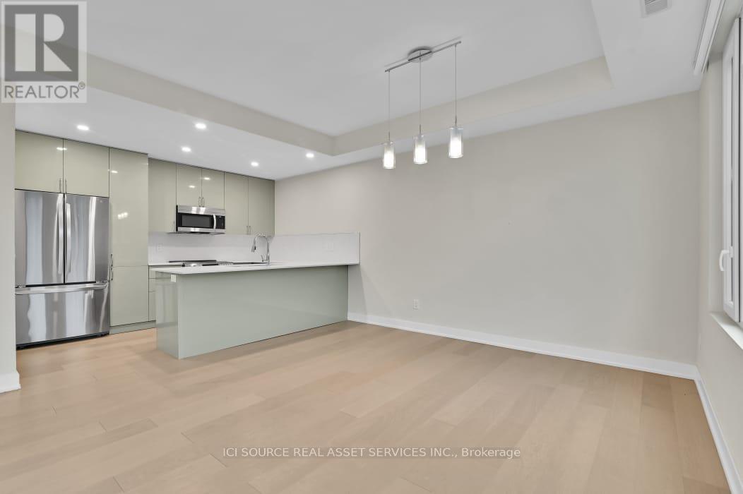 Photo 14 of E 4 Victor Street, Ottawa ON