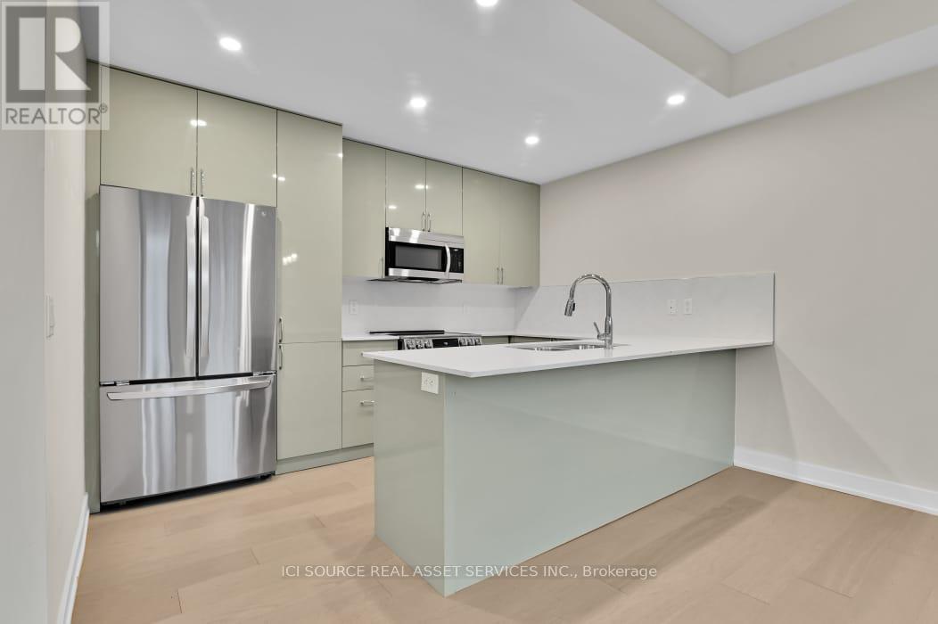 Photo 15 of E 4 Victor Street, Ottawa ON