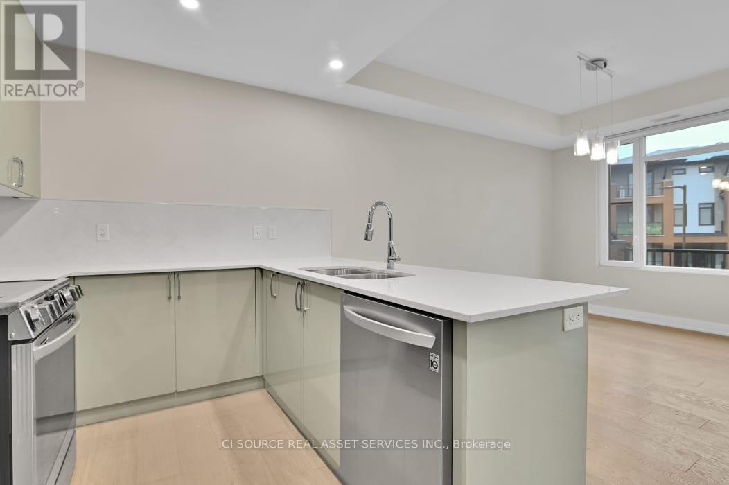 Photo 17 of E 4 Victor Street, Ottawa ON