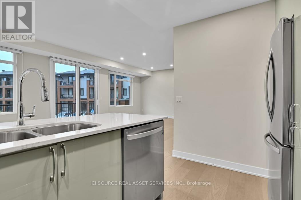Photo 18 of E 4 Victor Street, Ottawa ON